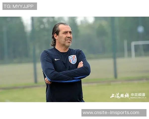 老队友重聚温情时刻哈兰德与南野拓实亲切拥抱寒暄