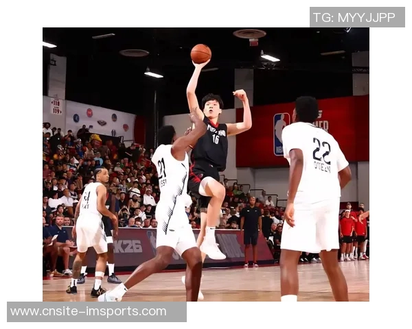 杨瀚森上半场未能登场开拓者面临9分落后困境继续期待机会 杨瀚森上半场未能登场开拓者面临9分落后困境继续期待机会